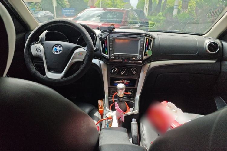 Used Venucia T70 2015 2.0L Manual RuiXiang Edition Center Console