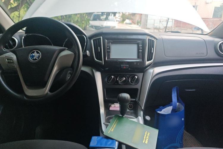 Used Venucia T70 2015 2.0L CVT Smart Choice Edition Center Console