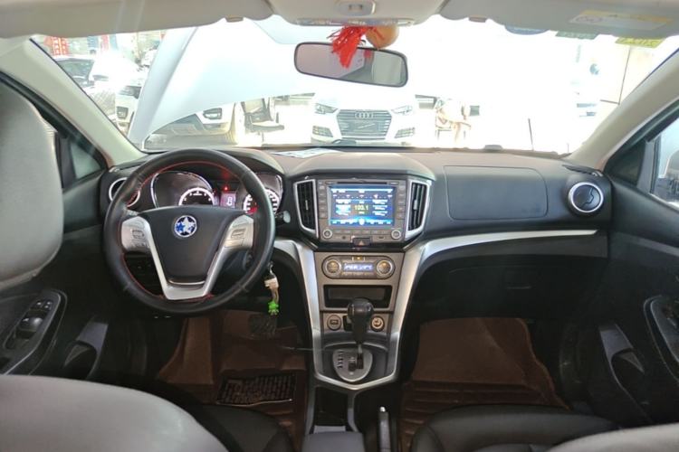 Used Venucia T70 2015 2.0L CVT Smart Edition Center Console