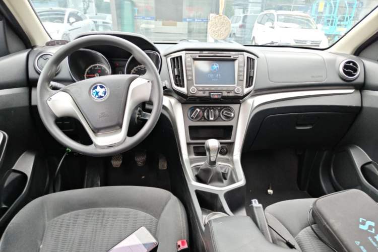 Used Venucia T70 2015 1.6L Manual Ruixing Edition Center Console