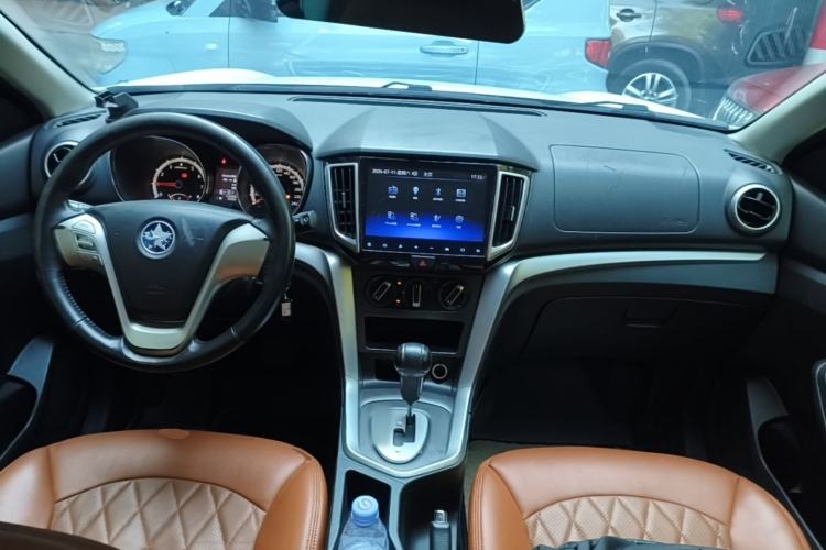 Used Venucia T70 2015 2.0L CVT Smart Choice Edition Center Console