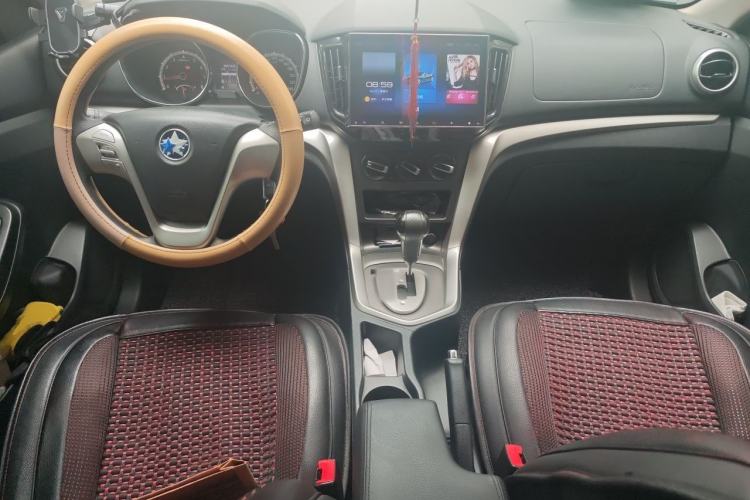 Used Venucia T70 2015 2.0L CVT Smart Choice Edition Center Console
