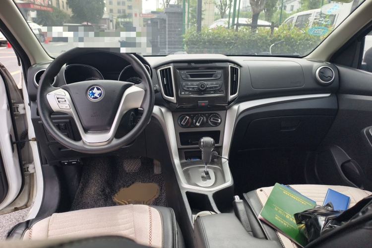 Used Venucia T70 2015 2.0L CVT Smart Choice Edition Center Console
