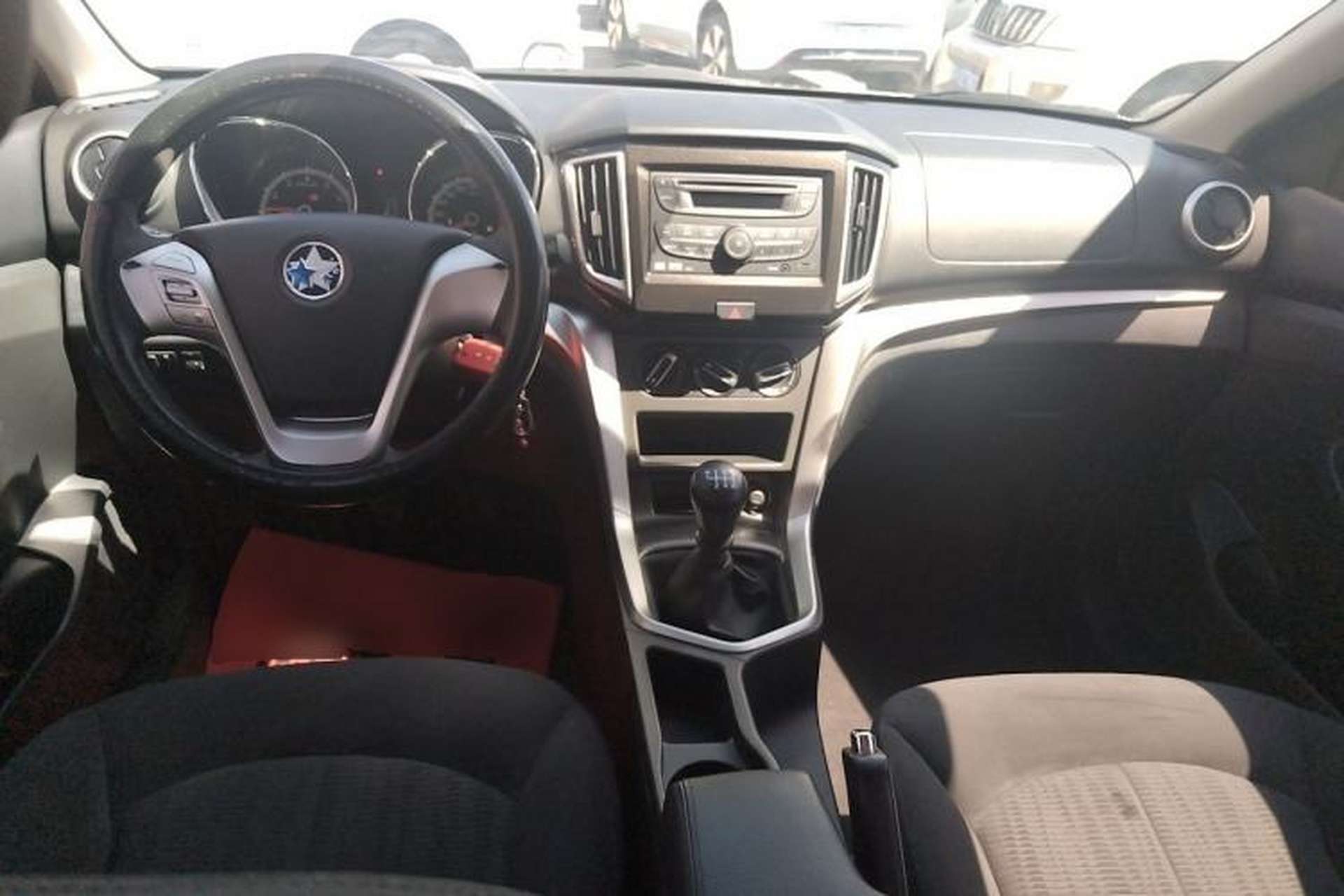 Used Venucia T70 2015 2.0L Manual RuiQu Version Center Console