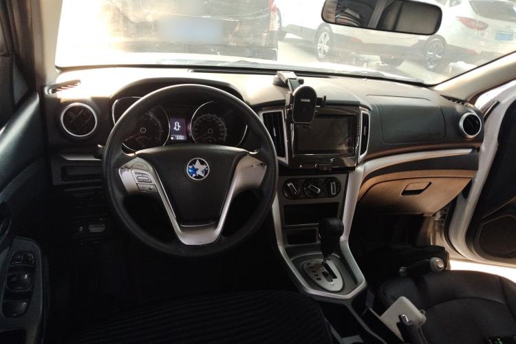 Used Venucia T70 2015 2.0L CVT Smart Choice Edition Center Console