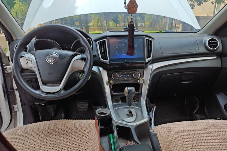 Used Venucia T70 2015 2.0L CVT Smart Edition Center Console