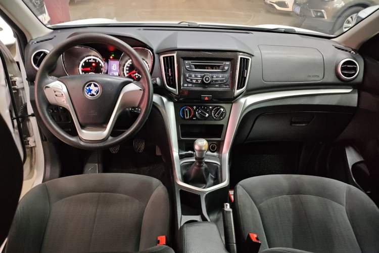 Used Venucia T70 2015 2.0L Manual RuiQu Version Center Console