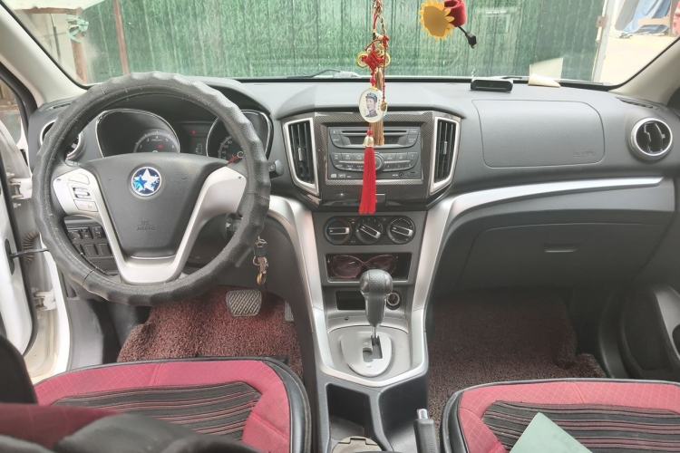 Used Venucia T70 2015 2.0L CVT Smart Choice Edition Center Console