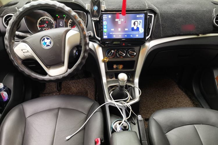 Used Venucia T70 2015 2.0L Manual RuiXiang Edition Center Console