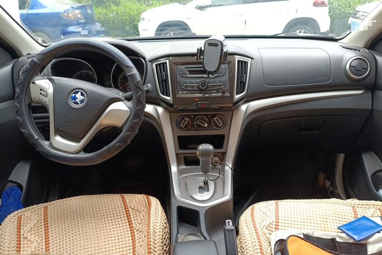 Used Venucia T70 2015 2.0L CVT Smart Choice Edition Center Console