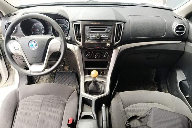 Used Venucia T70 2015 2.0L Manual RuiQu Version Center Console