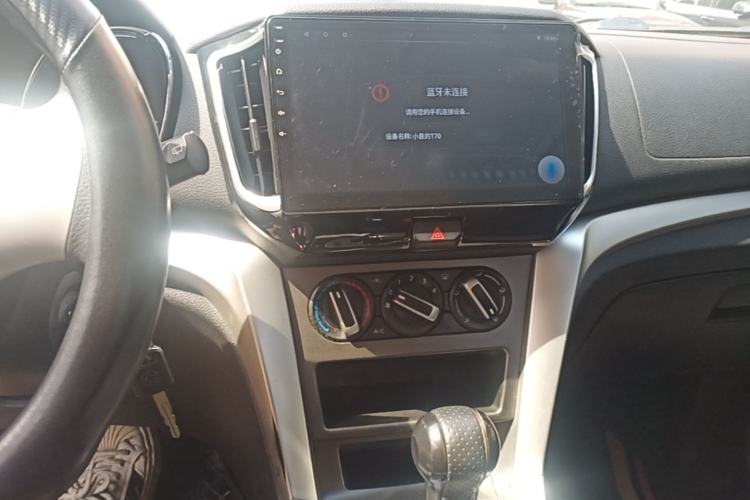 Used Venucia T70 2015 2.0L CVT Smart Choice Edition Center Console
