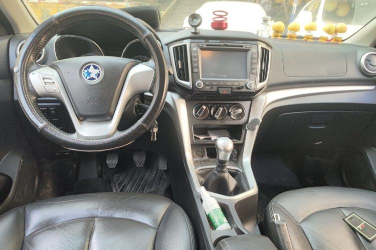 Used Venucia T70 2015 2.0L Manual RuiXiang Edition Center Console