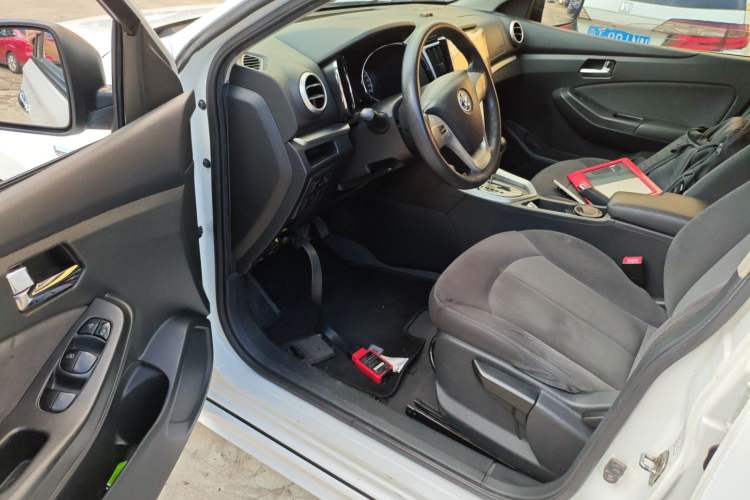Used Venucia T70 2015 2.0L CVT Smart Choice Edition Driver Seat