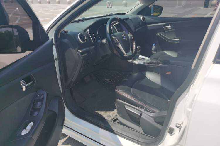 Used Venucia T70 2015 2.0L CVT Smart Choice Edition Driver Seat