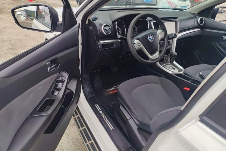 Used Venucia T70 2015 2.0L CVT Smart Choice Edition Driver Seat