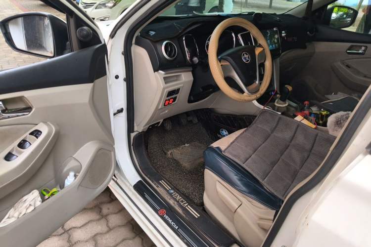 Used Venucia T70 2015 1.6L Manual Ruixing Edition Driver Seat