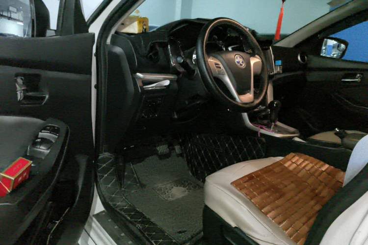 Used Venucia T70 2015 2.0L CVT Smart Choice Edition Driver Seat