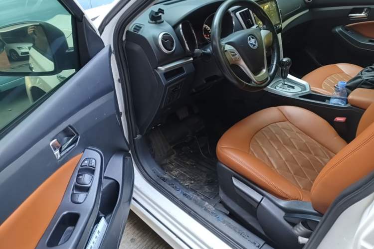 Used Venucia T70 2015 2.0L CVT Smart Choice Edition Driver Seat