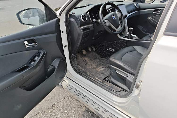 Used Venucia T70 2015 1.6L Manual Ruixing Edition Driver Seat