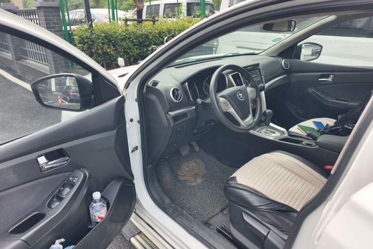 Used Venucia T70 2015 2.0L CVT Smart Choice Edition Driver Seat