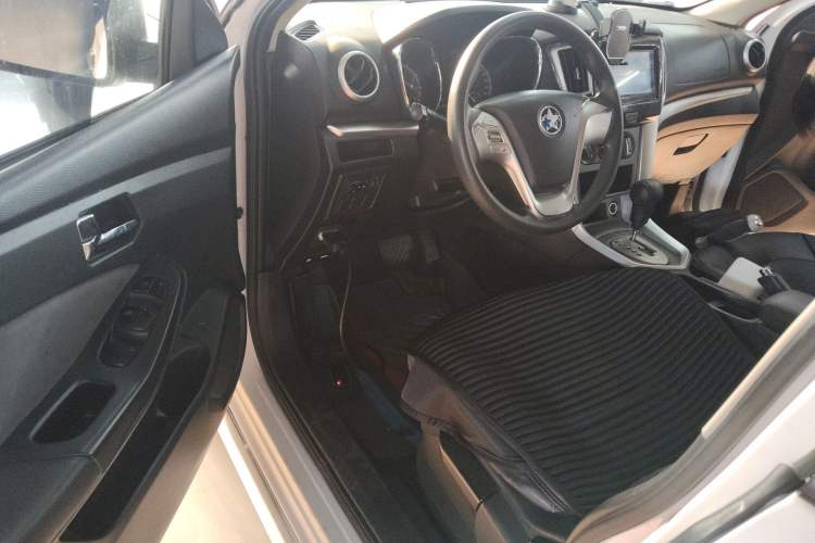 Used Venucia T70 2015 2.0L CVT Smart Choice Edition Driver Seat