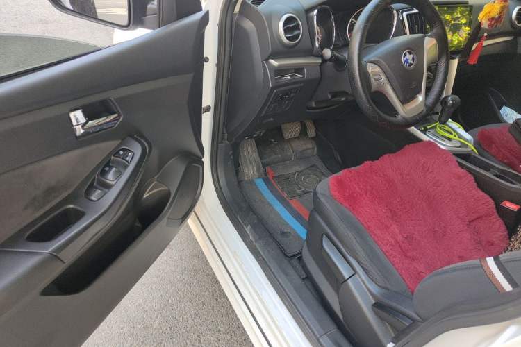 Used Venucia T70 2015 2.0L CVT Smart Choice Edition Driver Seat