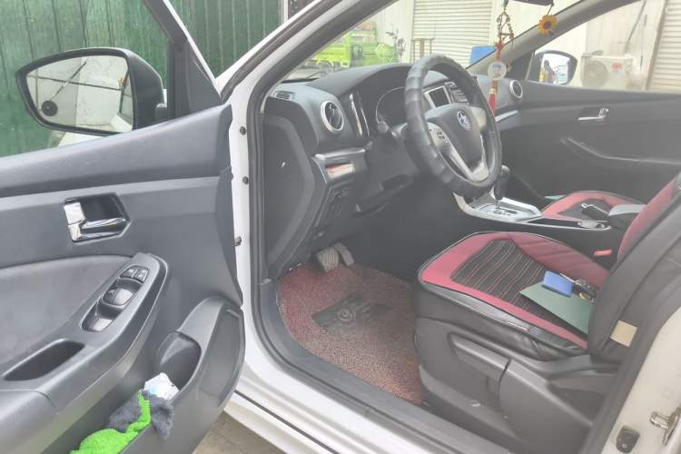 Used Venucia T70 2015 2.0L CVT Smart Choice Edition Driver Seat