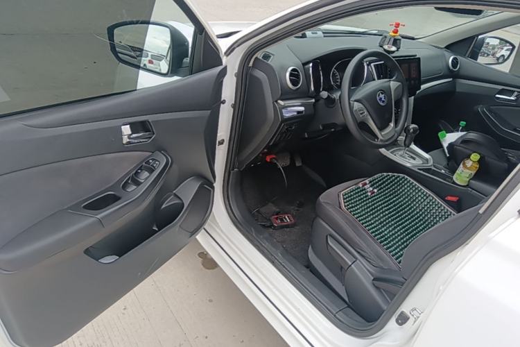 Used Venucia T70 2015 2.0L CVT Smart Choice Edition Driver Seat