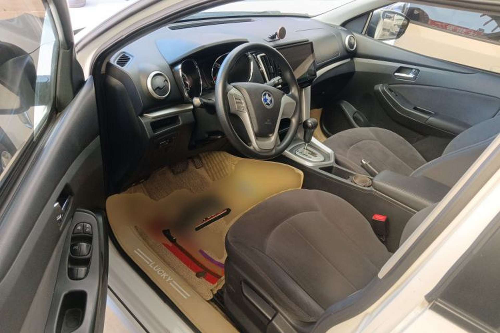 Used Venucia T70 2015 2.0L CVT Smart Choice Edition Driver Seat