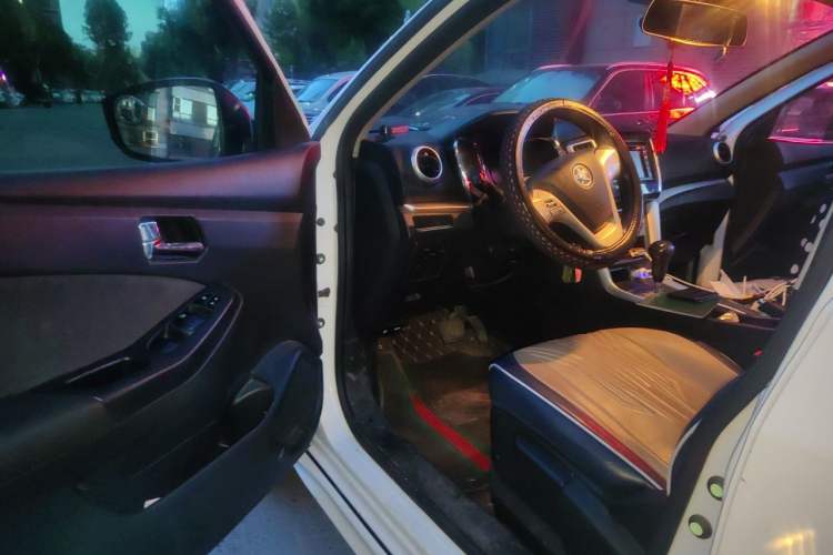 Used Venucia T70 2015 2.0L CVT Smart Choice Edition Driver Seat