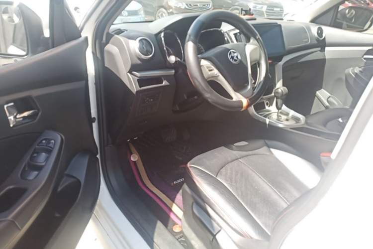 Used Venucia T70 2015 2.0L CVT Smart Choice Edition Driver Seat