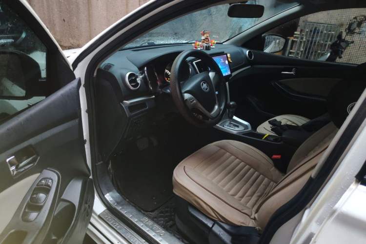 Used Venucia T70 2015 2.0L CVT Smart Edition Driver Seat