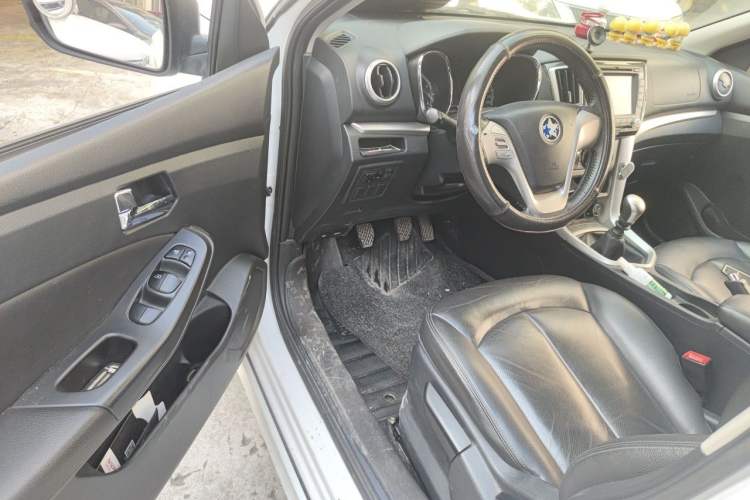 Used Venucia T70 2015 2.0L Manual RuiXiang Edition Driver Seat