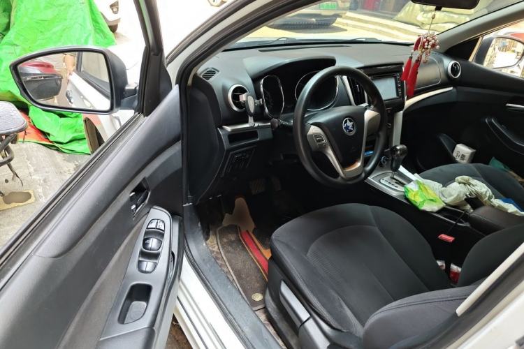 Used Venucia T70 2015 2.0L CVT Smart Choice Edition Driver Seat