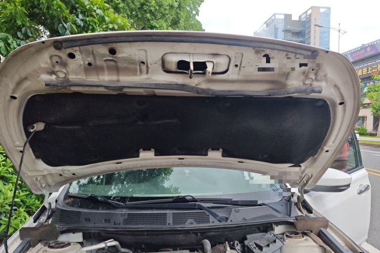 Used Venucia T70 2015 2.0L Manual RuiXiang Edition Engine Bay