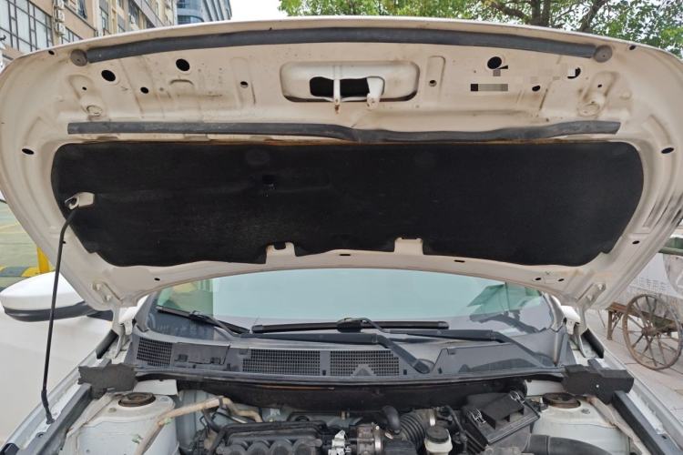Used Venucia T70 2015 2.0L CVT Smart Choice Edition Engine Bay