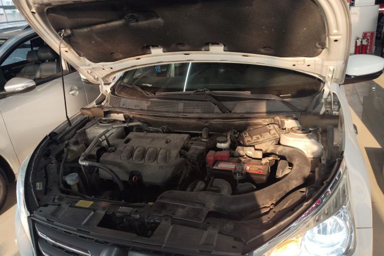 Used Venucia T70 2015 2.0L CVT Smart Choice Edition Engine Bay