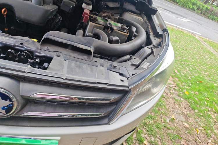 Used Venucia T70 2015 2.0L CVT Smart Edition Engine Bay Left
