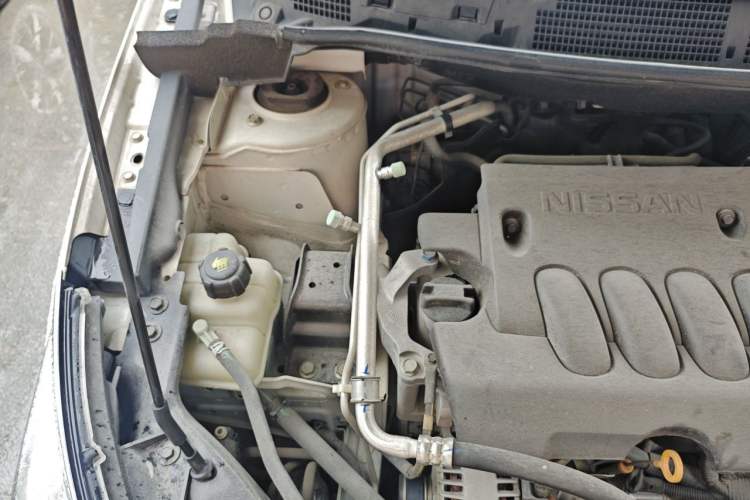 Used Venucia T70 2015 2.0L CVT Smart Edition Engine Bay Right
