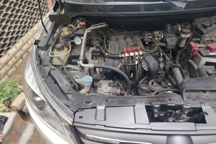 Used Venucia T70 2015 2.0L CVT Smart Edition Engine Bay Right