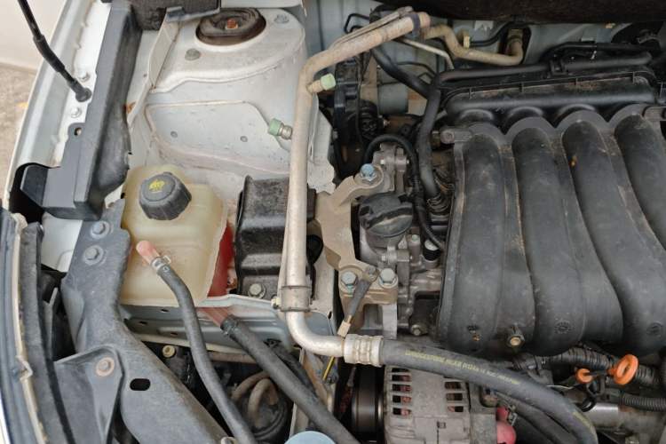 Used Venucia T70 2015 2.0L CVT Smart Choice Edition Engine Bay Right