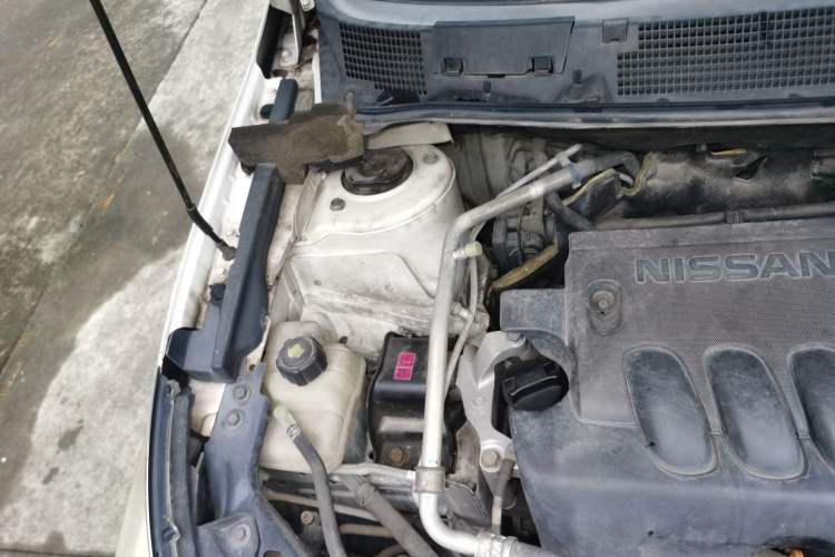 Used Venucia T70 2015 2.0L CVT Smart Choice Edition Engine Bay Right
