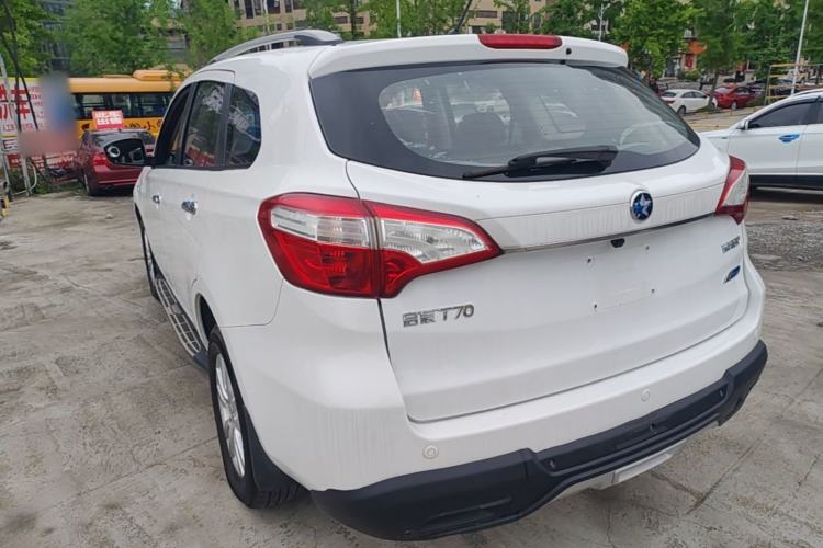 Used Venucia T70 2015 2.0L CVT Smart Choice Edition Exterior 2