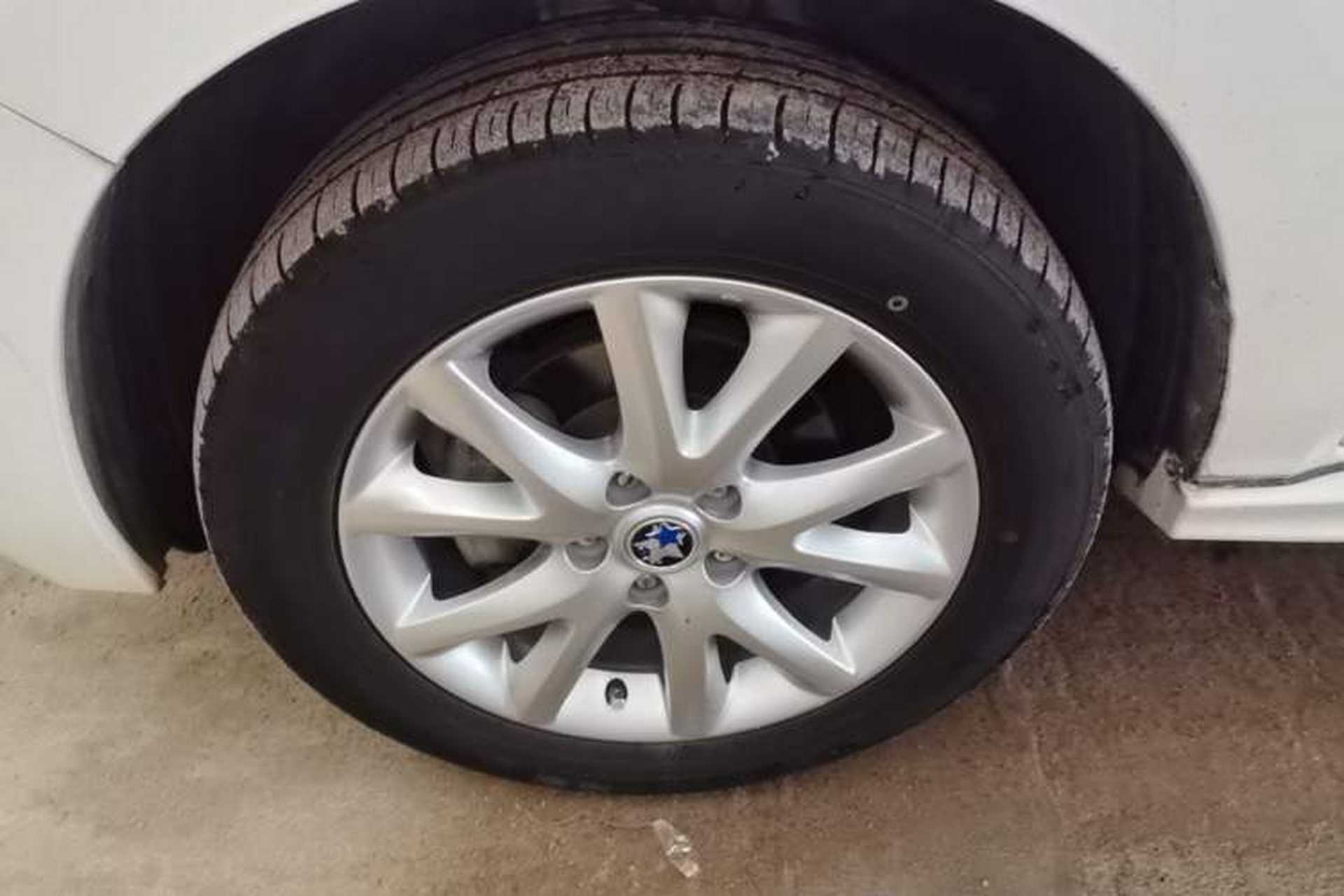 Used Venucia T70 2015 2.0L CVT Smart Edition Exterior 2