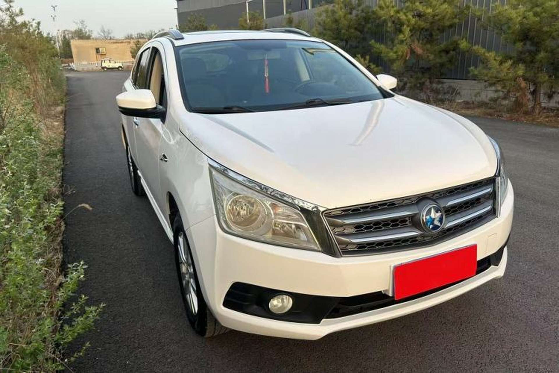 Used Venucia T70 2015 2.0L CVT Smart Edition Exterior 2