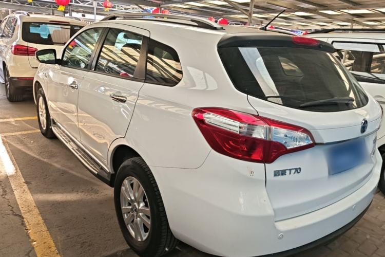 Used Venucia T70 2015 2.0L CVT Smart Choice Edition Exterior 2