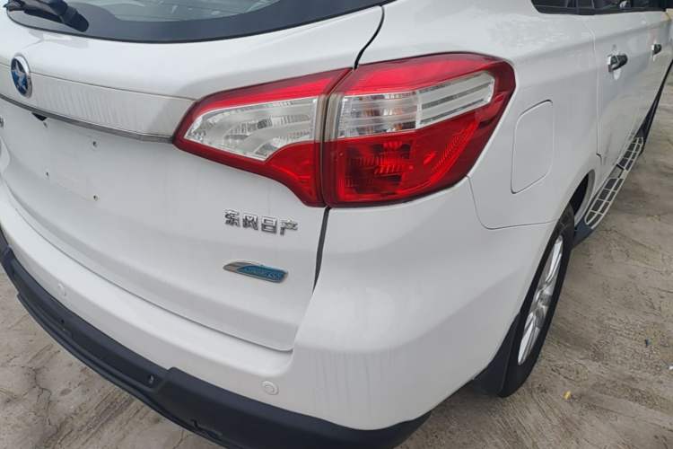 Used Venucia T70 2015 2.0L CVT Smart Choice Edition Exterior 3