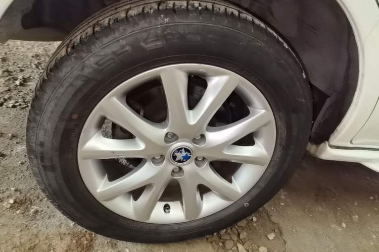 Used Venucia T70 2015 2.0L CVT Smart Edition Exterior 3