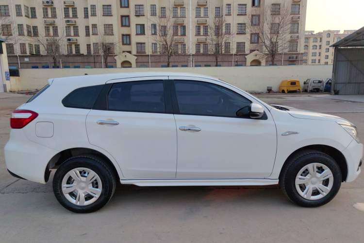 Used Venucia T70 2015 1.6L Manual Ruixing Edition Exterior 3